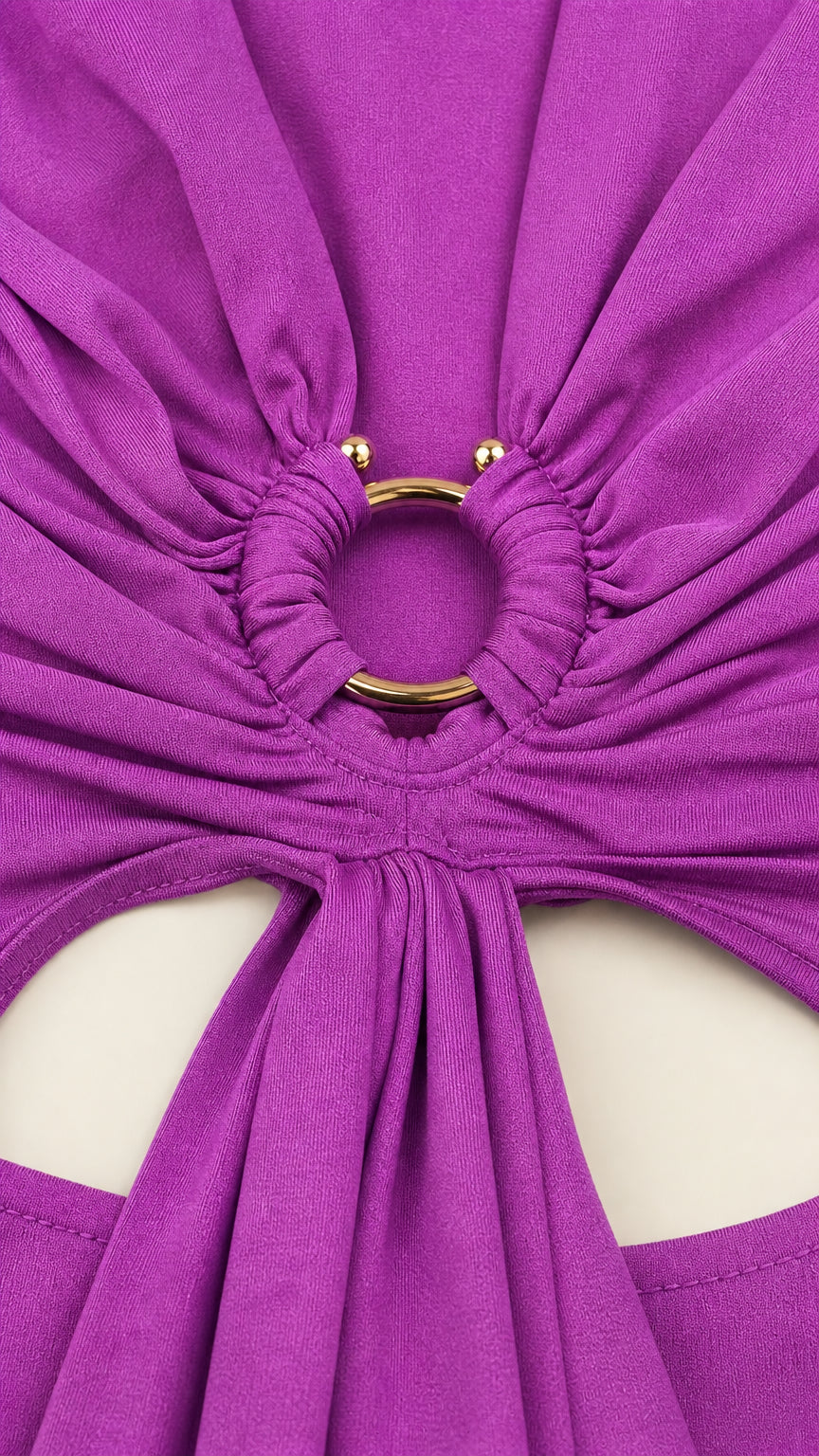 Close-up detail of the metallic O-ring, gathers, and front cutout